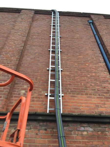 Vertical LV Cable Installation : 4 Core XLPE & CPC Cables (320m Circuits) 